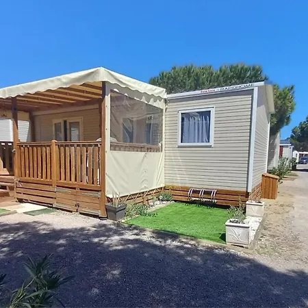 Mobil Equipe, 4 Etoiles, A 100m Campsite *