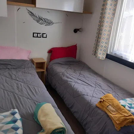 Mobil Equipe, 4 Etoiles, A 100m Campsite *